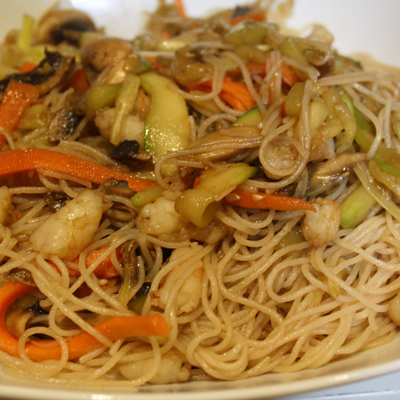 Fideos de arroz salteados con gambas