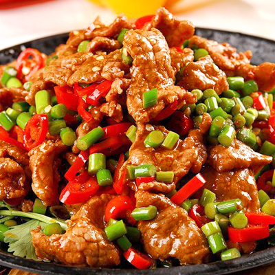 Ternera con salsa picante .